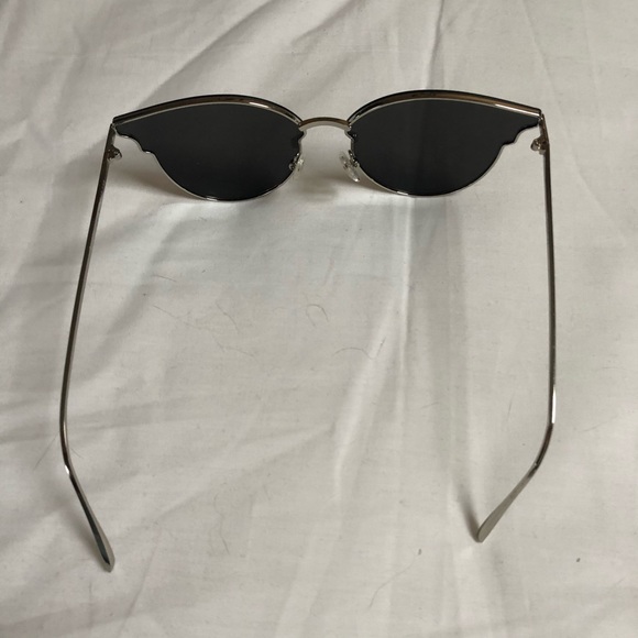 Reflective silver sunglasses - Picture 5 of 5